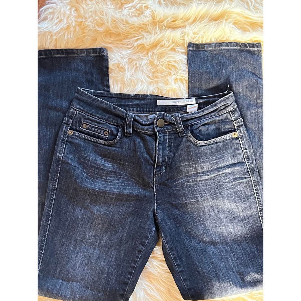 DKNY Jeans 30 x 32 size 6